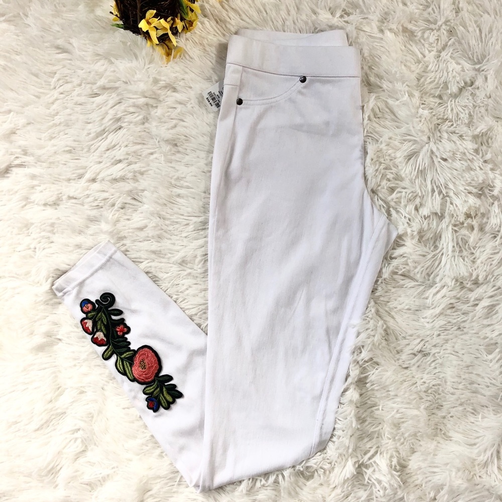 New with tag UTOPIA BY HUE WHITE JEGGING W/ Design